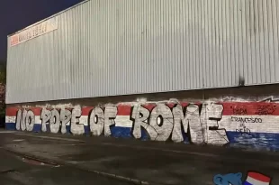 Hinchas de Rangers se burlan de la muerte del Papa Francisco
