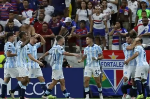 Racing goleó al Fortaleza en pleno Brasil por el inicio de la Copa Libertadores 2025