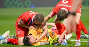Kevin Muller chocó de cabeza en partido por Bundesliga