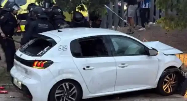 Mujer atropella a hinchas de Espanyol en la previa al clásico con Barcelona