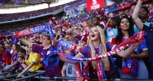 Hinchas del Crystal Palace festejan su primer título de la historia