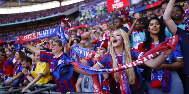 Hinchas del Crystal Palace festejan su primer título de la historia