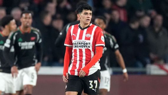 PSV goleó al Fortuna y le complica el título al Ajax