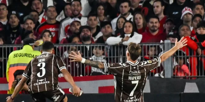 Platense eliminó a River en pleno Monumental