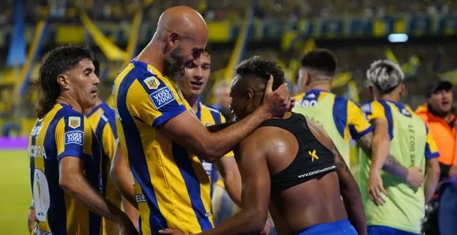 Rosario Central cuando todo se preparaba para un empate le ganó a Estudiantes y clasificó