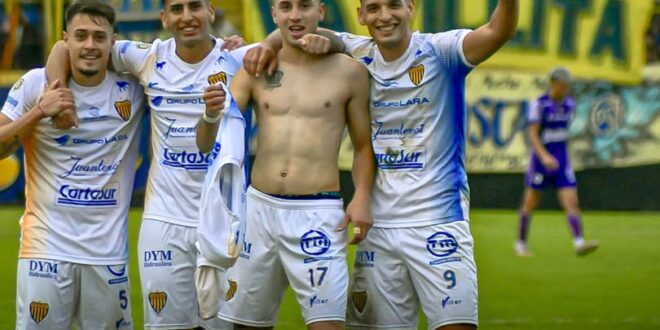 Docke y Sacachispas a las piñas