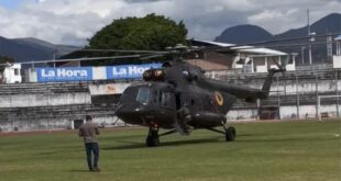 Helicóptero irrumpe en partido de fútbol femenino en Brasil