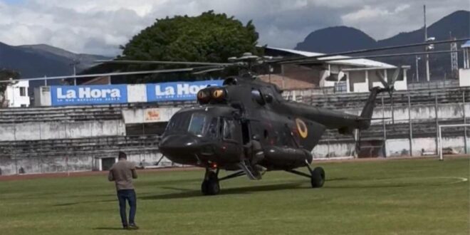 Helicóptero irrumpe en partido de fútbol femenino en Brasil