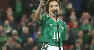 Soprano italiana interpreta himno inglés en Irlanda del Norte, polémica en redes