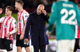 利物浦主帅阿内·斯洛特在英超四连败危机期间的场边指挥