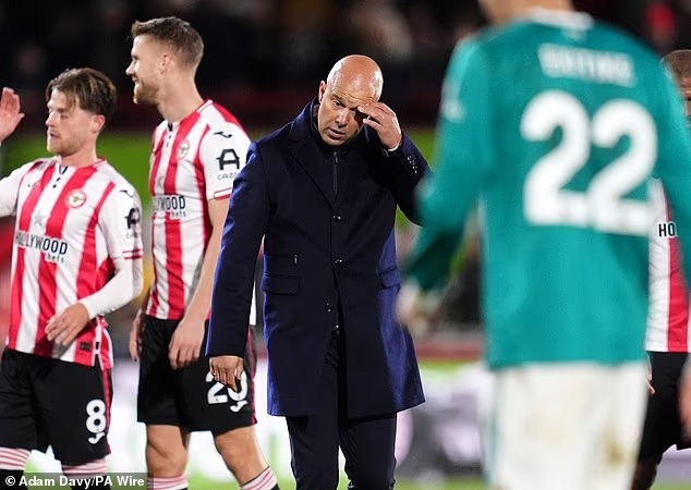 Arne Slot, entrenador del Liverpool, durante la crisis de cuatro derrotas consecutivas en Premier League