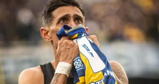 Ángel Di María celebra con la camiseta de Rosario Central tras convertir el penal polémico que selló la clasificación a la Copa Libertadores 2026