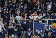 Hinchas de Independiente Rivadavia en la tribuna del estadio Kempes bajo la lluvia durante la semifinal de Copa Argentina contra River Plate