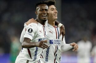 Liga de Quito celebra gol contra Palmeiras en Copa Libertadores 2025