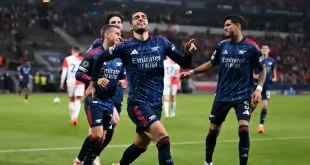 Arsenal celebra victoria 3-0 ante Slavia Praga en Champions League 2025 manteniendo racha perfecta de cuatro victorias