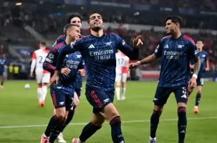 Arsenal celebra victoria 3-0 ante Slavia Praga en Champions League 2025 manteniendo racha perfecta de cuatro victorias