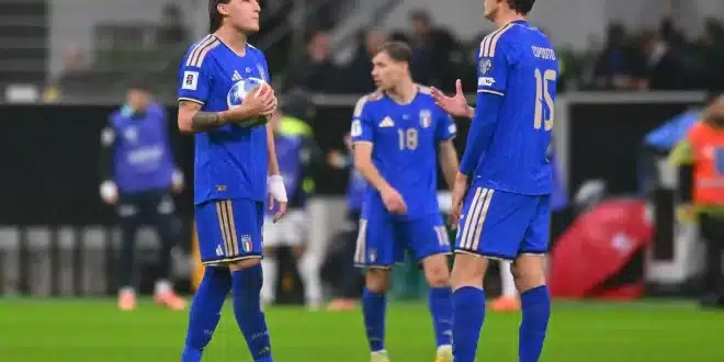 Jugadores de Italia lamentando derrota 4-1 ante Noruega - meme y crítica en redes sociales
