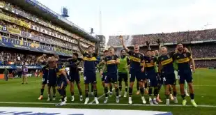 Boca Juniors jugadores celebrando tras asegurar su pasaje a Copa Libertadores 2026 en La Bombonera
