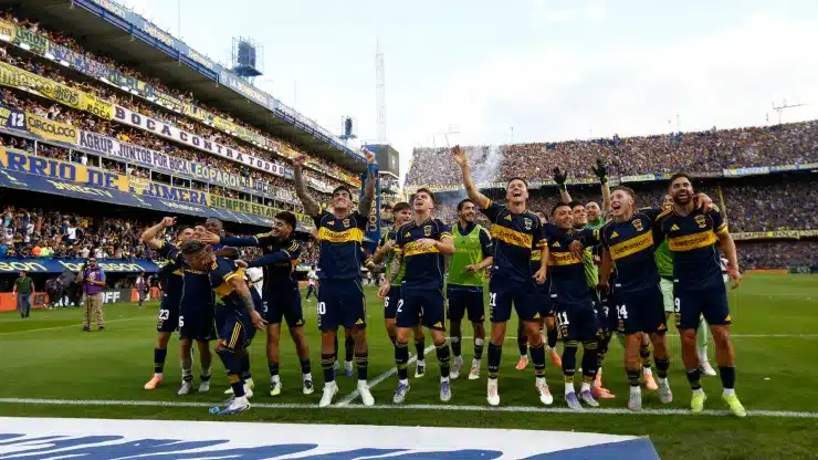Boca Juniors jugadores celebrando tras asegurar su pasaje a Copa Libertadores 2026 en La Bombonera